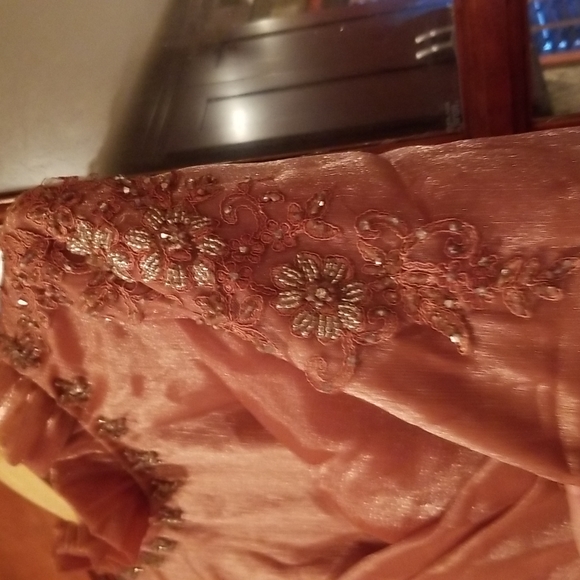 Excellent condition ballgown - Picture 4 of 9